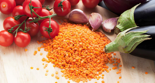 Curry di melanzane e lenticchie rosse: la ricetta vegan del giorno